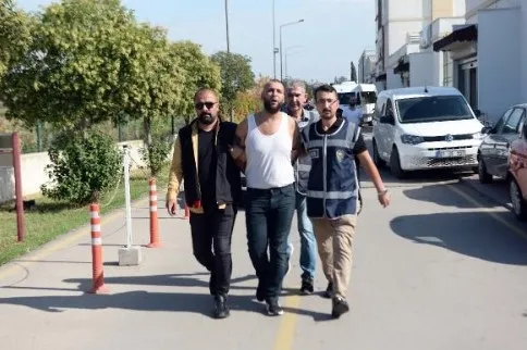 adanada-koca-dehseti-esinin-yabanci-numaradan-arandigini-gorunce-yaptiklari-dehsete-usurdu-1666343688961.jpg Adana’da koca dehşeti! Eşinin yabancı numaradan arandığını görünce yaptıkları dehşete üşürdü - 2