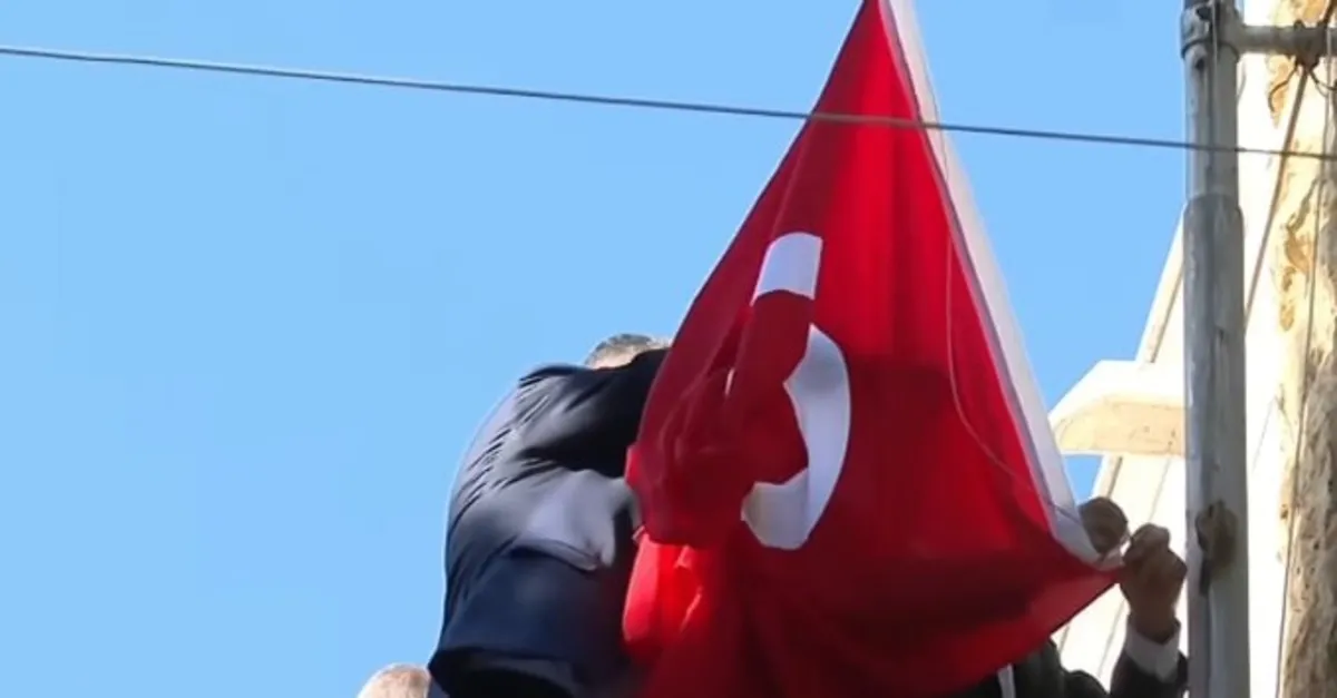 Halep Konsolosluğu'na Türk bayrağı çekildi