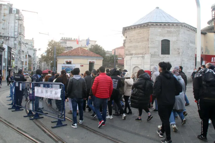 Son dakika: Sağlık çalışanlarına getirilen izin kısıtlaması kaldırıldı