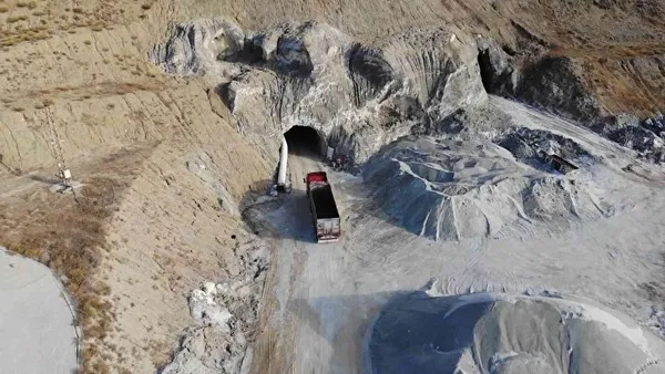 Başkan Erdoğan’ın çağrısıyla tesis kuruldu! Yerin yüzlerce metre altından çıkartılıyor