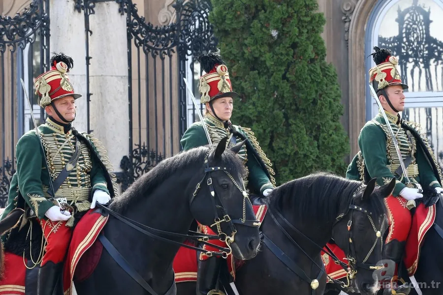 Başkan Erdoğan Janos Ader tarafından resmi törenle karşılandı 15