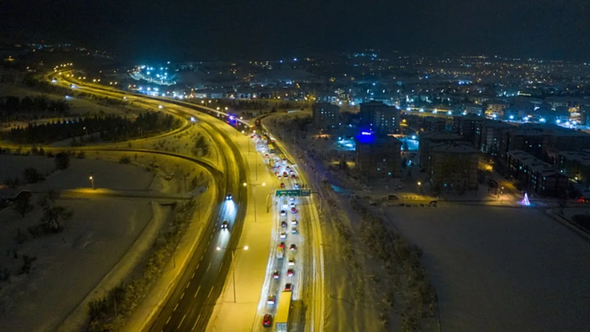 Bolu Dağı geçidinde buzlanma alarmı! Ağır tonajlı araçlara yasaklama getirildi