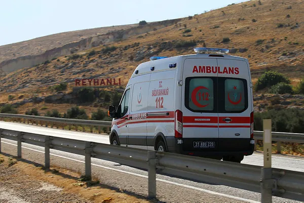 Son dakika: Hatay'da feci kaza! Göçmenleri taşıyan kamyonet devrildi: 6 ölü, 27 yaralı - 2