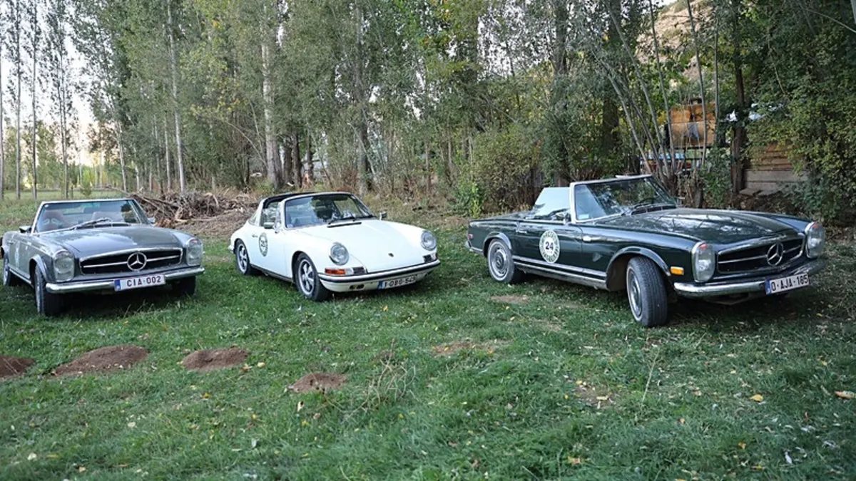 Belçika'dan yola çıktılar! Klasik otomobil tutkunları Bayburt'a geldi