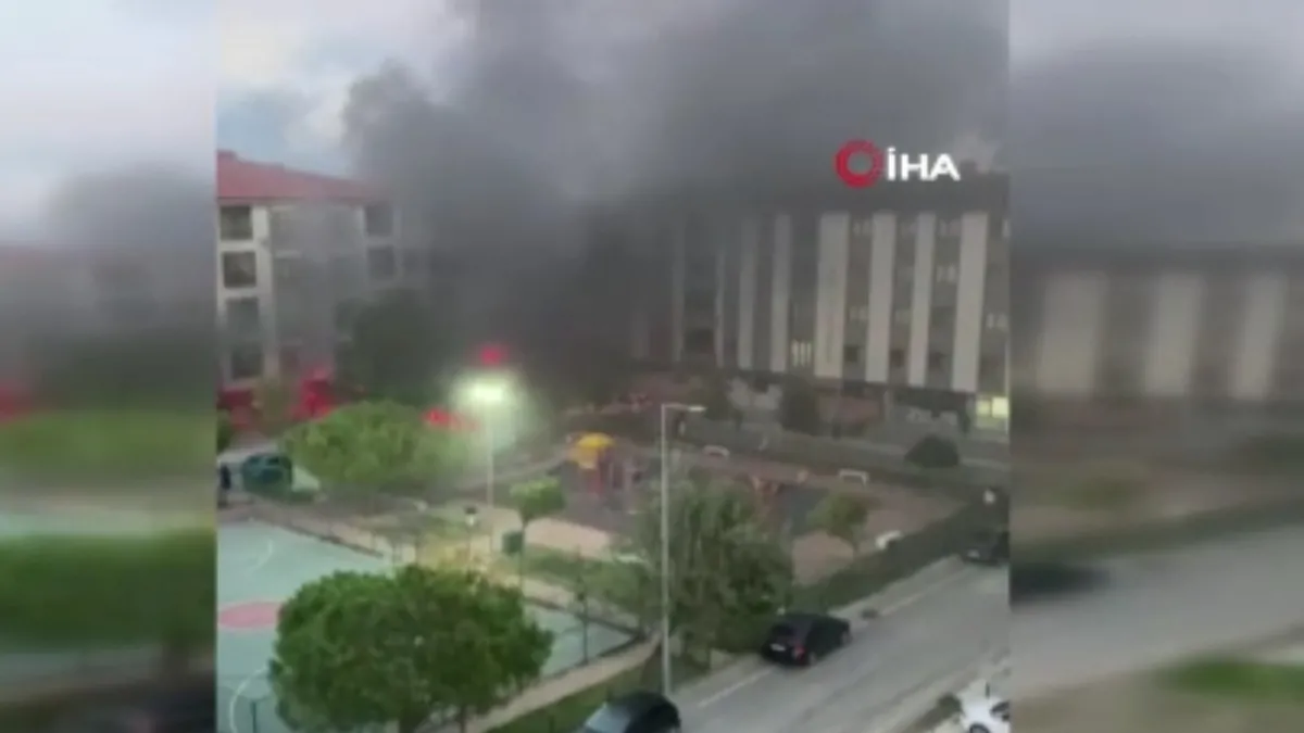 Otoparktaki araç bomba gibi patladı! Alevler yükseldi: Çok sayıda kişi tahliye edildi