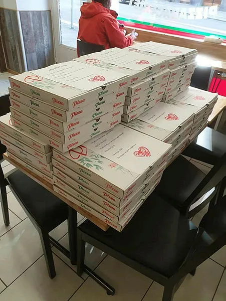 İsveç'te Türk vatandaşlarından sağlık çalışanlarına jest - 1