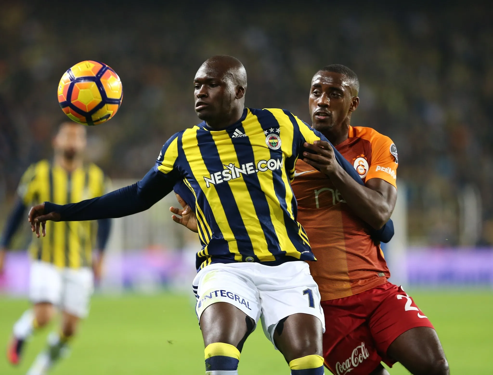 Fenerbahçe taraftarının sevgilisi Moussa Sow, yeniden Süper Lig'e dönm...