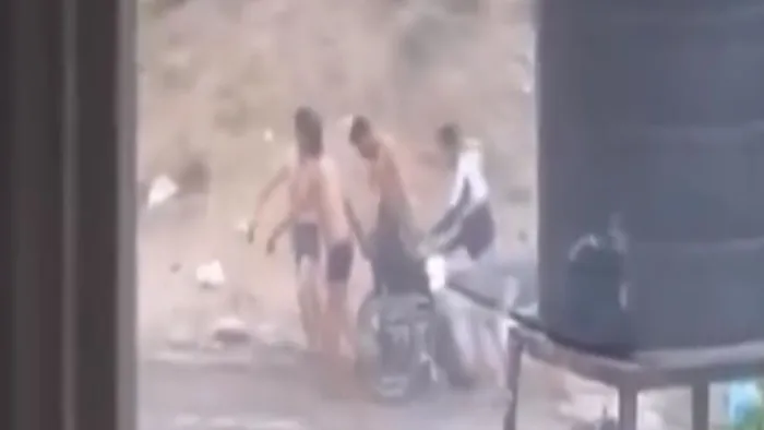 israil-sifa-hastanesindeki-filistinlileri-yari-ciplak-goce-zorladi-1711244670040.jpeg İnsanlığın utanç kareleri! İşgalci İsrail Şifa Hastanesi'ndeki Filistinlileri yarı çıplak göçe zorladı