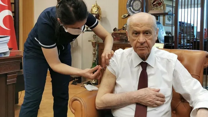 Aşılamada liderlere ikinci doz bu hafta yapılacak! Başkan Erdoğan, Bahçeli ve Akşener’e uygulanacak