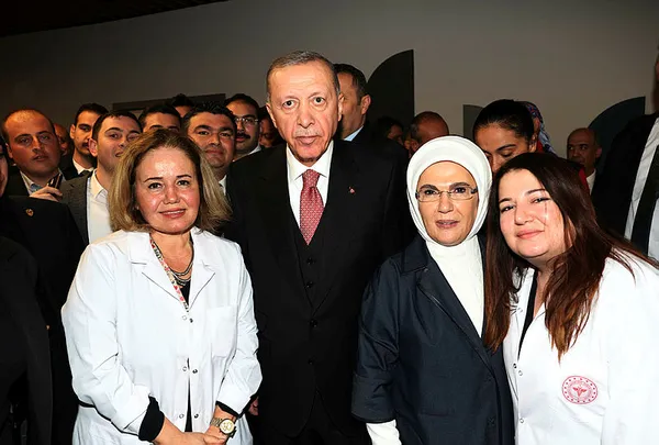 saglikcilarla-iftar-programinda-baskan-erdogandan-onemli-aciklamalar-soz-verdigimiz-tum-projeleri-tam-zamanind-1680889037934.jpg Sağlıkçılarla iftar programında Başkan Erdoğan'dan önemli açıklamalar: Söz verdiğimiz tüm projeleri tam zamanında açacağız - 6