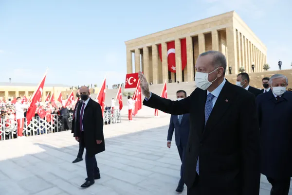 son-dakika-cumhuriyet-98-yasinda-baskan-erdogan-ve-devlet-erkani-anitkabirde-1635493912661.jpg Son dakika: Cumhuriyet 98 yaşında | Başkan Erdoğan ve devlet erkanı Anıtkabir'de - 4