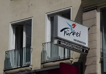 Avusturya'da PKK'lılar turizm ofisini bastı