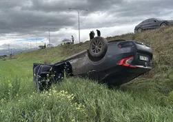 Erzincan'da otomobil takla attı: 1'i bebek 3 yaralı