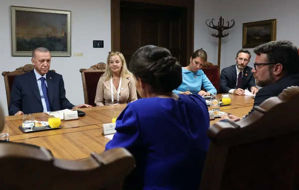 baskan-erdogan-macaristan-donusu-gazetecilerin-sorularini-yanitladi-1692614084174.jpg Başkan Erdoğan Macaristan dönüşü gazetecilerin sorularını yanıtladı - 3