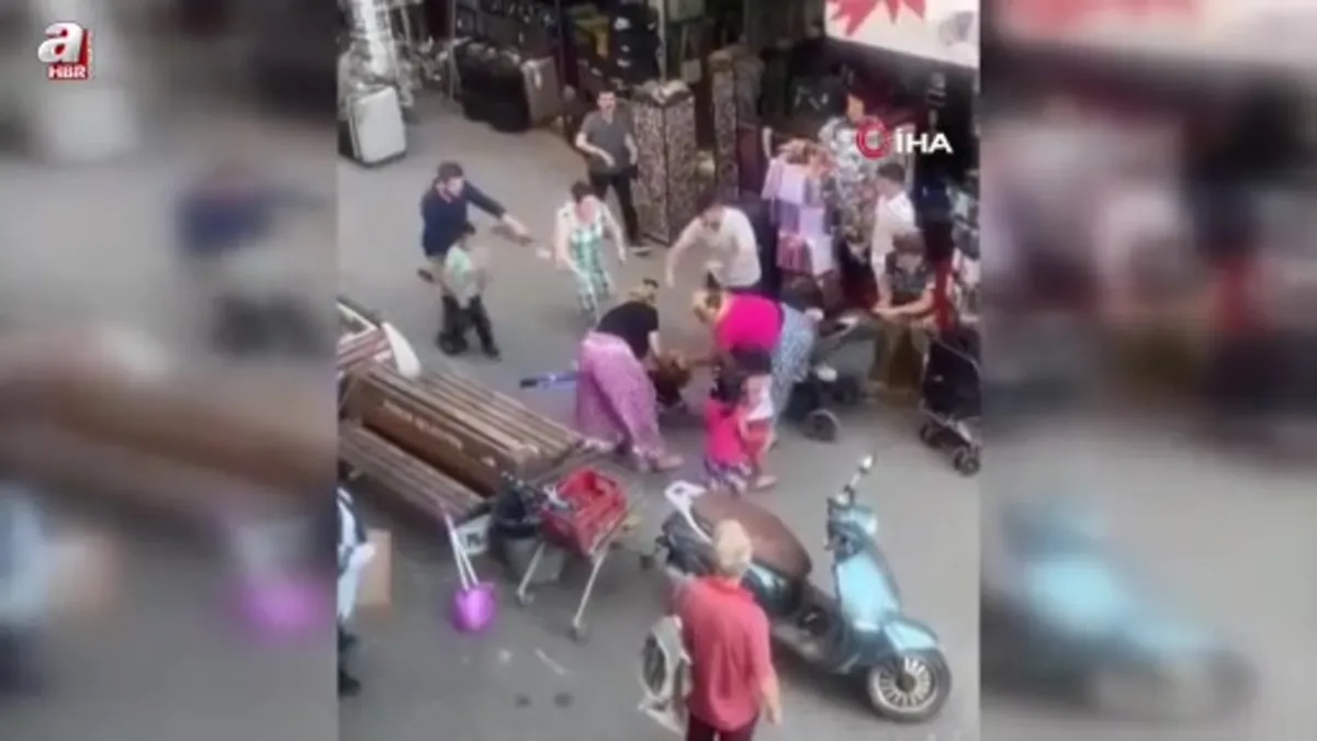 Pendik'te kadınların saç saça baş başa kavgası kamerada