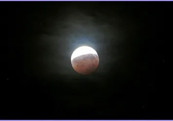 Bu gece 'Parçalı ay tutulması' var!