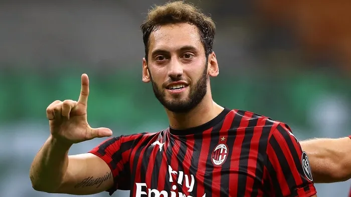 Hakan Çalhanoğlu'nun yeni takımı belli oldu! İtalya bu transferi konuşuyor - 1