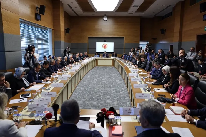 bakan-fidan-tbmm-disisleri-komisyonunu-bilgilendirdi-1721922541819.jpeg Dışişleri Bakanı Hakan Fidan TBMM Dışişleri Komisyonunu bilgilendirdi - 2