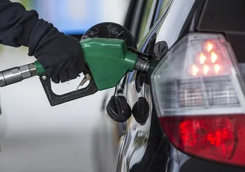 Akaryakıt fiyatlarında indirim sinyali! Brent petrolün varil fiyatı aylık bazda çakıldı! En düşük seviye...