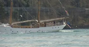 Tarihi yat Boğaz’dan geçti!