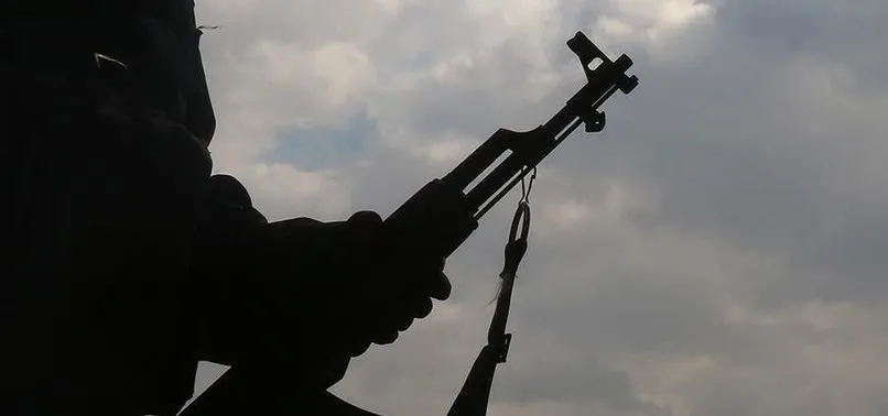 Terör örgütü PKK'dan kaçan 3 terörist Mardin sınırında jandarmaya teslim oldu