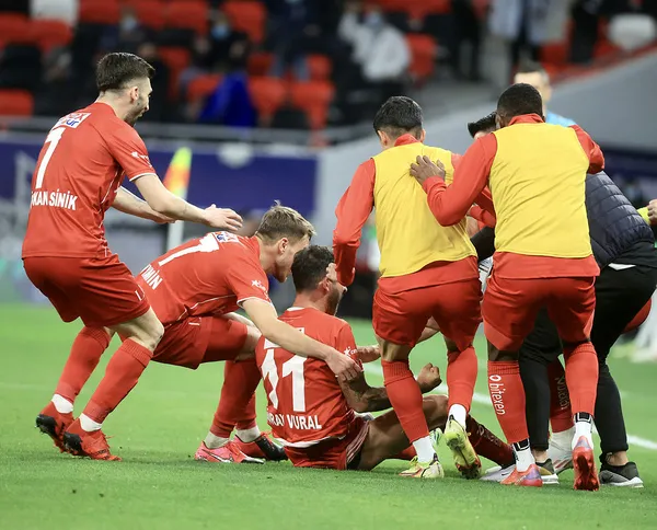 super-kupaya-kara-kartal-damgasi-besiktas-penaltilarda-antalyasporu-maglup-etti-mac-sonucu-ozet-1641415294816.jpg Süper Kupaya Kara Kartal damgası! Beşiktaş penaltılarda Antalyaspor'u mağlup etti (MAÇ SONUCU-ÖZET) - 4