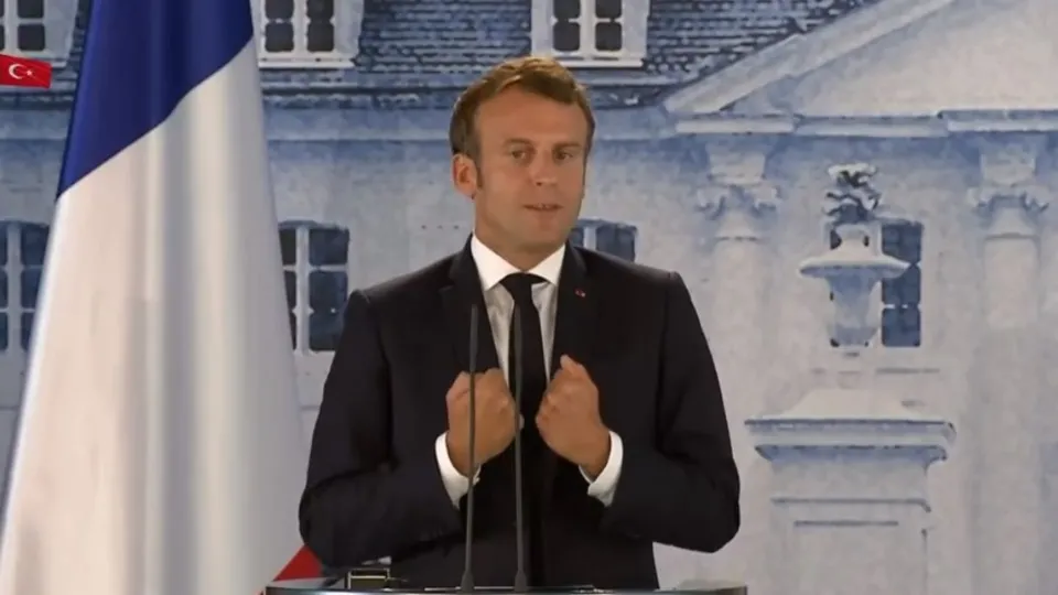 Macron’dan İslam’a hakarete özgürlük nitelemesi! Charlie Hebdo’ya destek