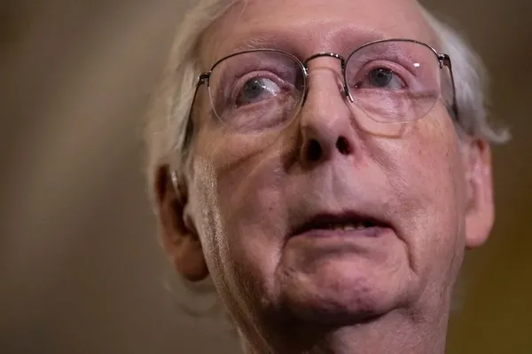 abdli-81-yasindaki-senator-mcconnell-kameralarin-karsisinda-donakaldi-1693425525627.jpeg Biden'ın izinde! ABD'li 81 yaşındaki Senatör McConnell kameraların karşısında donakaldı - 2