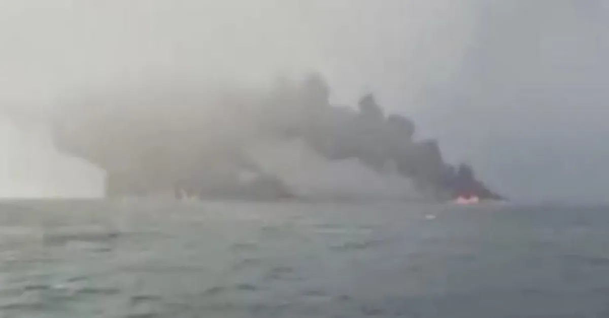 Petrol gemisi ile kargo gemisi çarpıştı