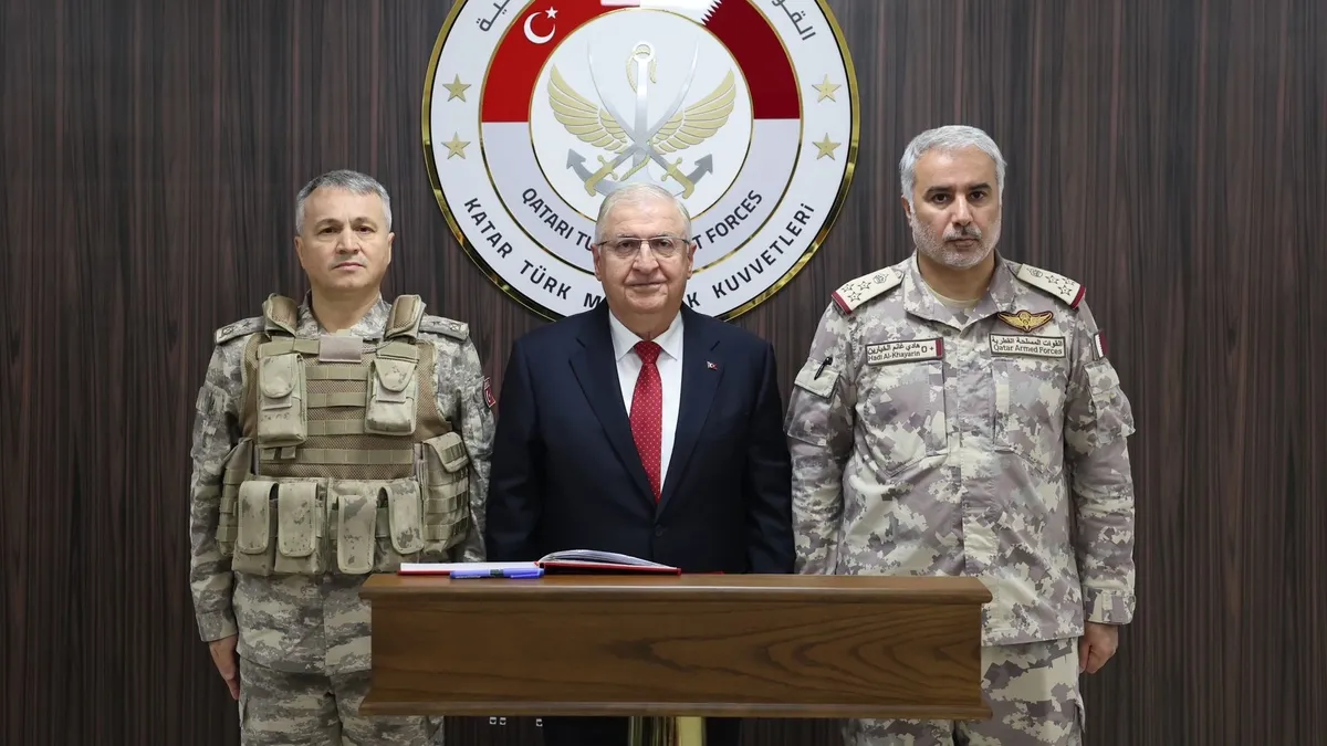 Bakan Güler'den Katar Türk Birleşik Müşterek Kuvvet Komutanlığına ziyaret