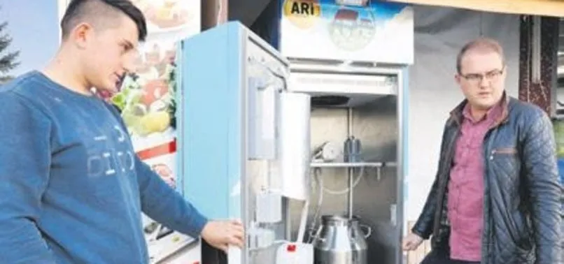 Çiftliğinin sütünü sütmatik ile satıyor