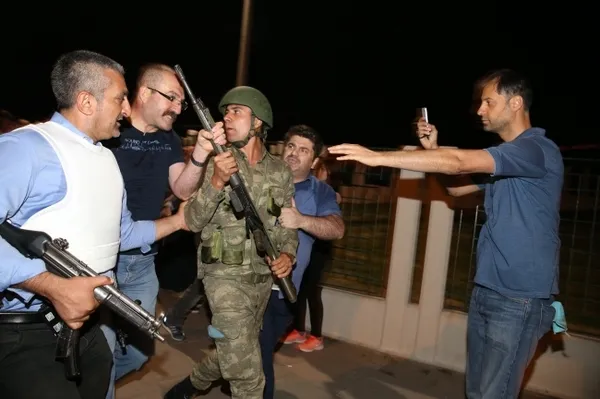 15 Temmuz’da işgal edilen TRT böyle kurtarıldı! İşte yeni görüntüler