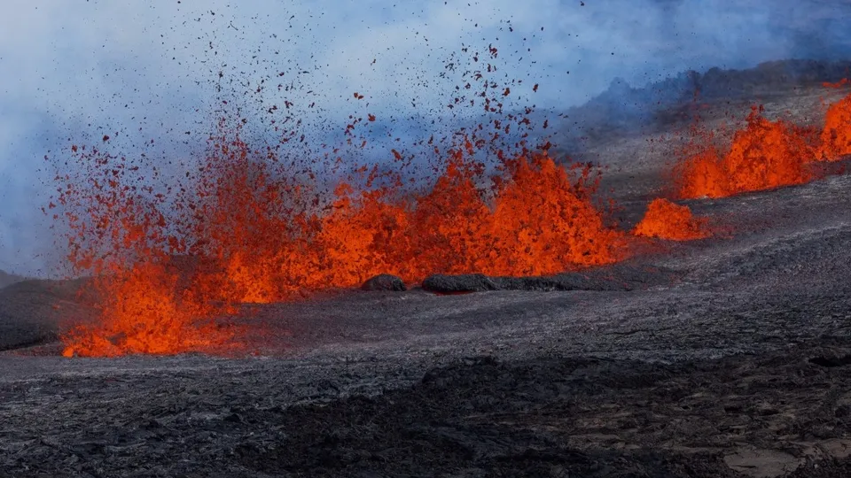 Hawaii’deki Mauna Loa Yanardağı patladı