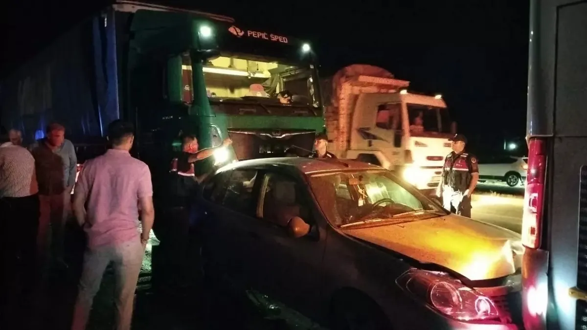 Ayvalık'ta kırmızı ışıkta zincirleme kaza: 1 ölü, 3 yaralı