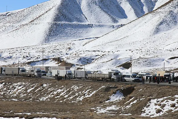 Van-Hakkari kara yolunda çığ tehlikesi! Ekipler gerekli kontrolleri yaptı - 3