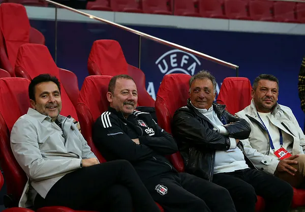1632779895561.jpg Ajax Teknik Direktörü Erik ten Hag'dan Beşiktaş yorumu: Zayıf bir takım - 2