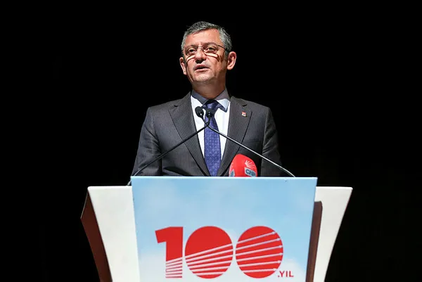 AK Parti Grup Başkanvekili Akbaşoğlu Özel’e sordu: Şimdi kimi hançerleyeceksiniz