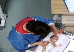 Kuvözdeki 5 günlük bebeğe şiddet! Cani hemşire hakkında tutuklama kararı