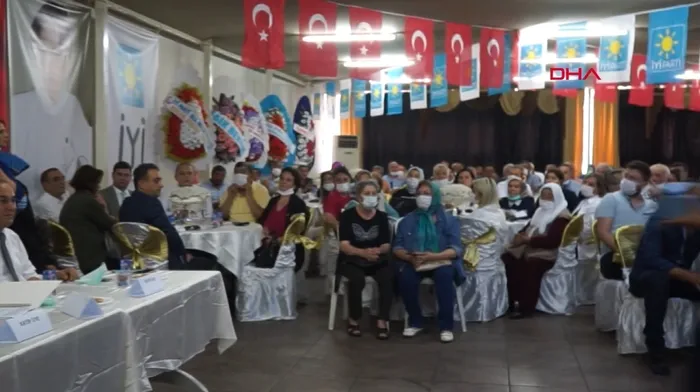 İyi Parti kongresinde skandal görüntüler - 1