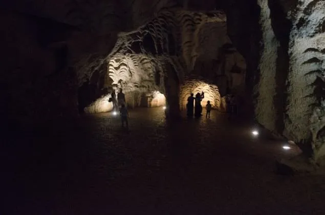 Herkül Mağarası ziyaretçi akınına uğruyor
