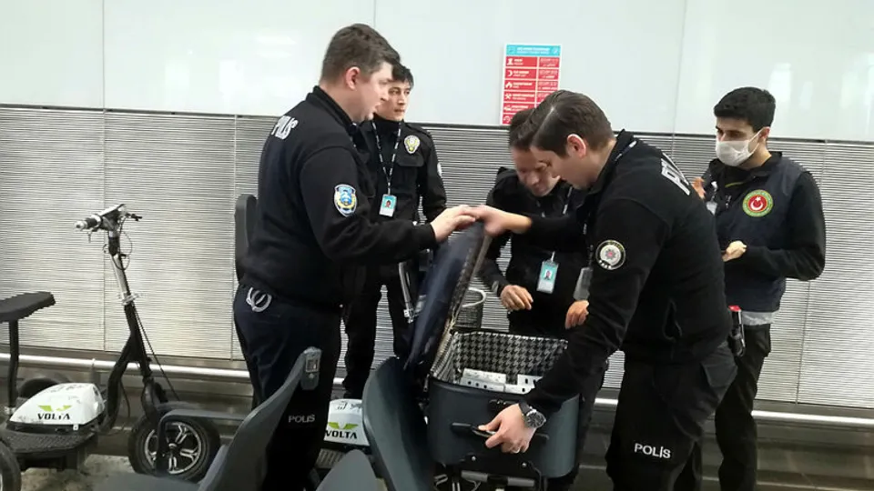 İstanbul Havalimanı’nda operasyon! Sakaları yurt dışına çıkarmak isterken yakalandı