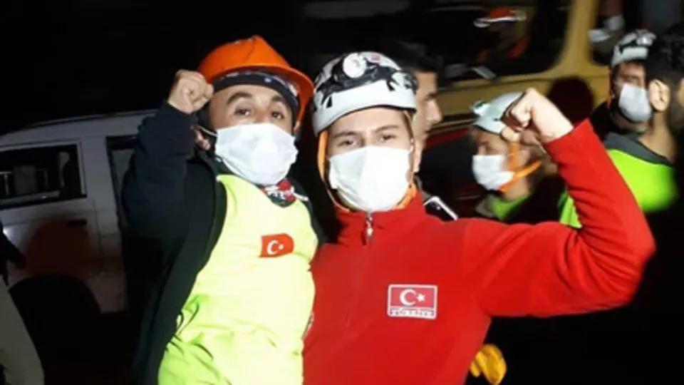 Fenomen Rıdvan Çelik dezavantajını avantaja çevirdi! 98 santim boyu ile kurtarma ekibine katıldı