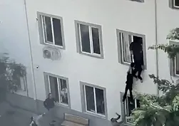 Katliamdan kurtulan küçük kız dehşet anlarını anlattı: Arkadaşı siper oldu o camdan atladı