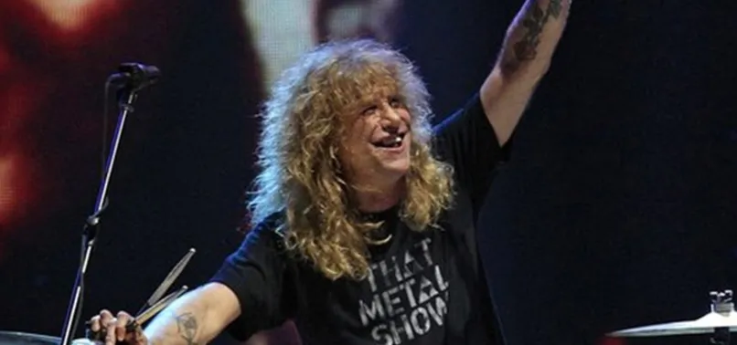 Müzisyen Steven Adler kendisini bıçakladı