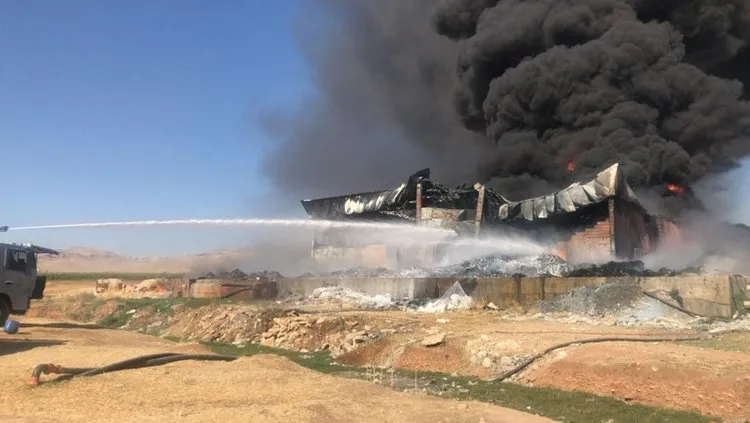 Son dakika: Mardin'de plastik atık fabrikasında korkutan yangın - 2