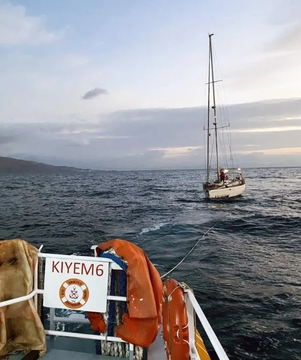 istankoy-adasina-suruklenen-tekne-kurtarildi-1664356632651.jpg