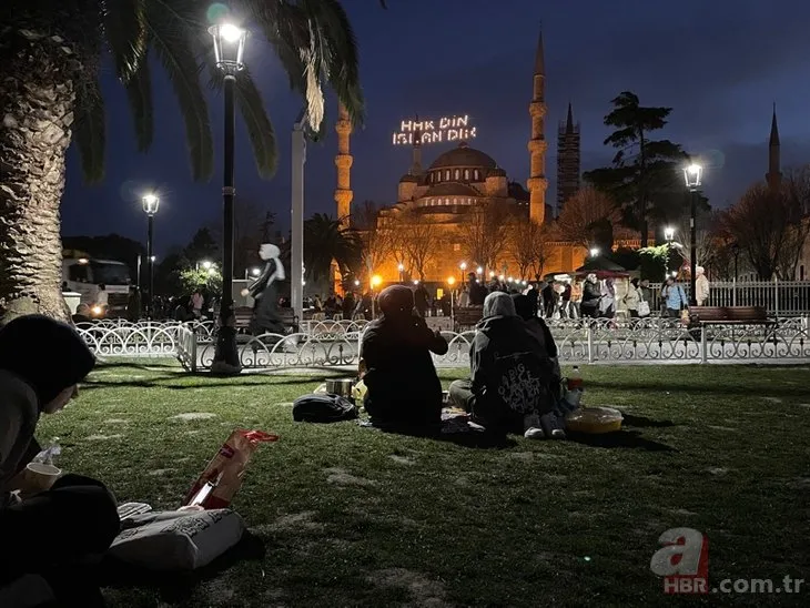 Ramazan heyecanla karşılandı! İstanbullular ilk iftar için Ayasofya’nın gölgesine koştu