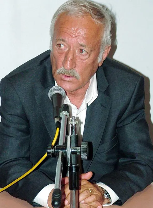 ziya-sengul-neden-oldu-hastaligi-neydi-fenerbahce-efsanesi-ziya-sengul-kimdir-kac-yasinda-aslen-nereli-hayati-1677416313188.jpg Ziya Şengül neden öldü, hastalığı neydi? Fenerbahçe efsanesi Ziya Şengül kimdir, kaç yaşında, aslen nereli? Hayatı ve futbol kariyeri... - 2