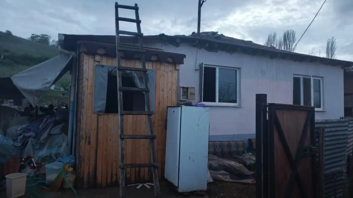 Balıkesir'de tek katlı ahşap evde yangın çıktı