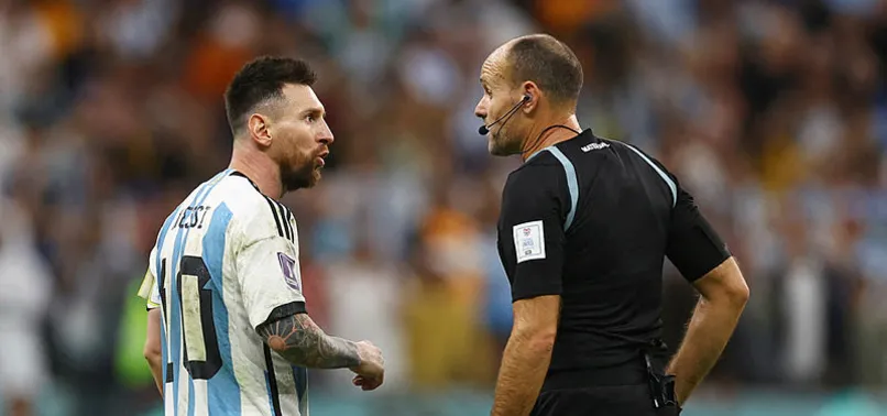 FIFA Mateu Lahoz evine gönderdi